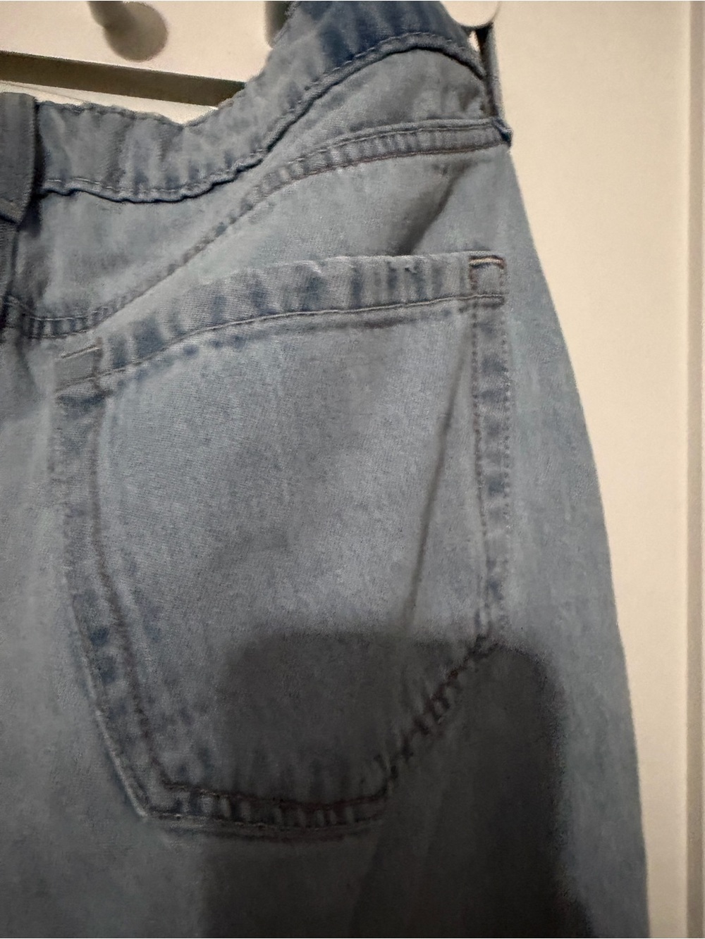 Hollister Light Wash Low-Rise Baggy Jeans - Picture 7 of 7